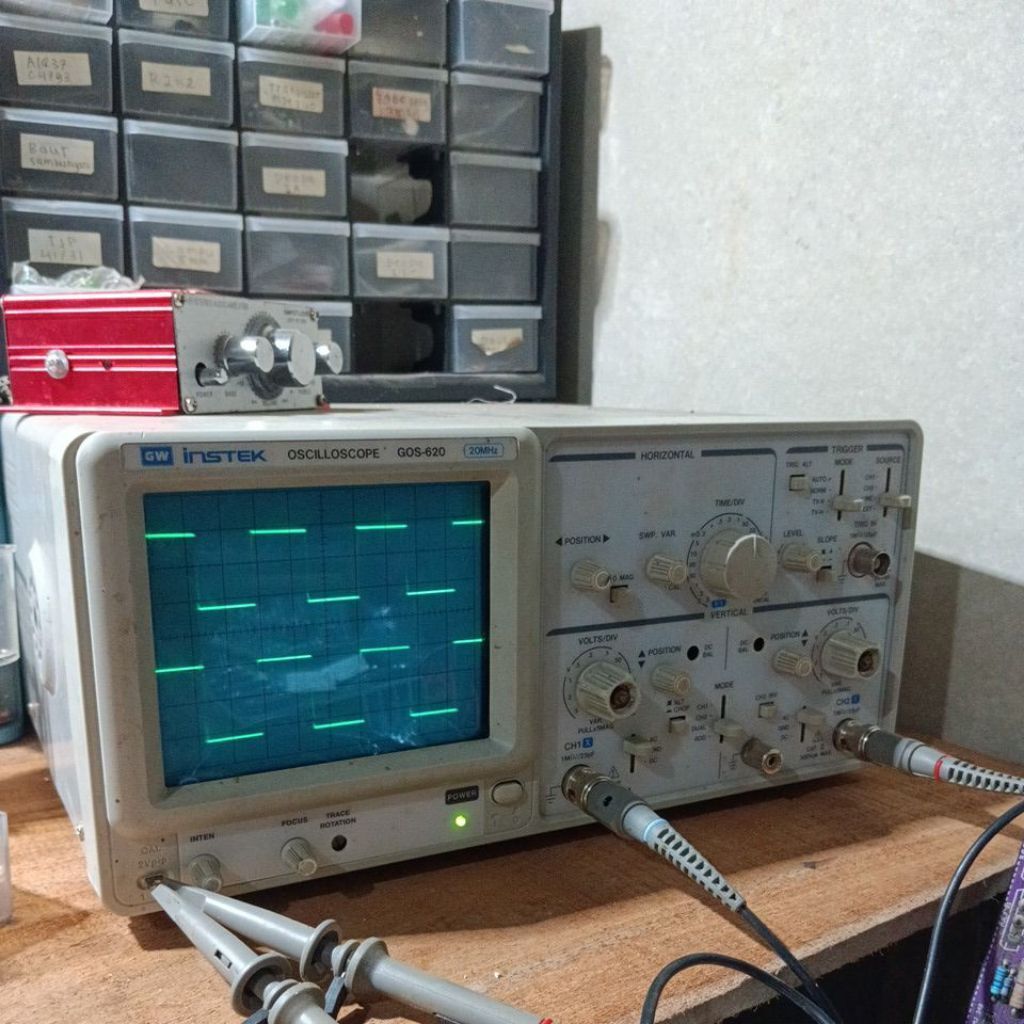 Oskiloskop GW Instek GOS-620 20MHz Analog CRT untuk Pengukuran Elektronika