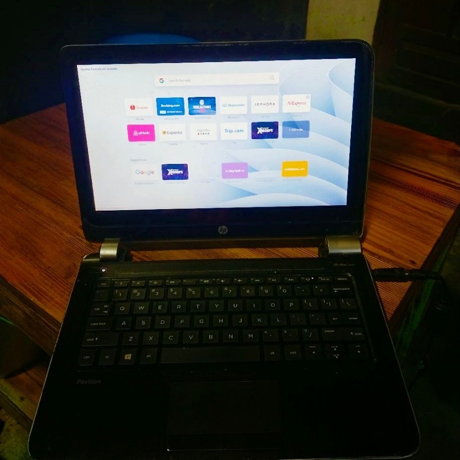 Notebook HP pavilion 11,6 inchi prosesor AmD A6 ada minus