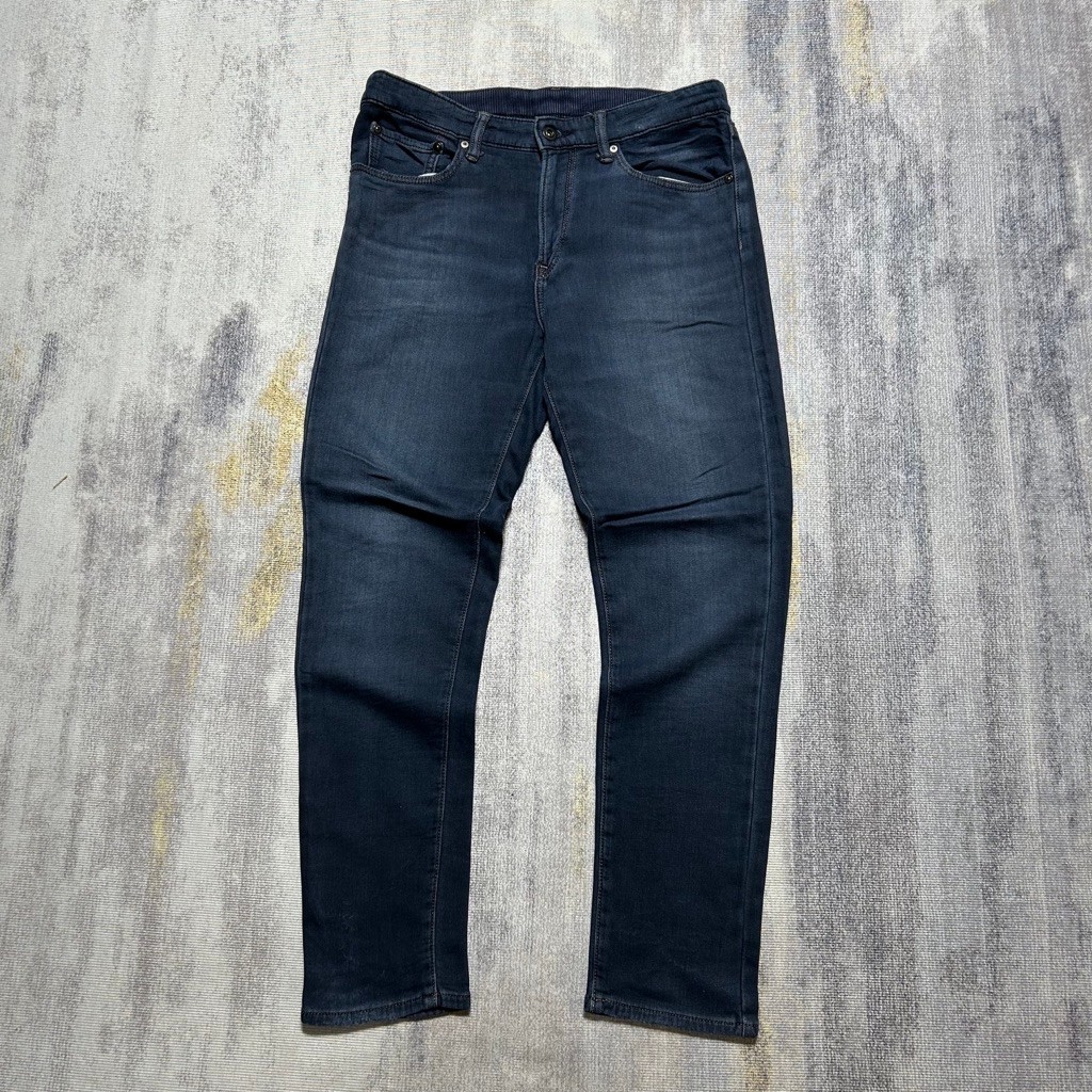 AZ0145. Uniqlo Slim fit Tapered Ezy Jeans Pants