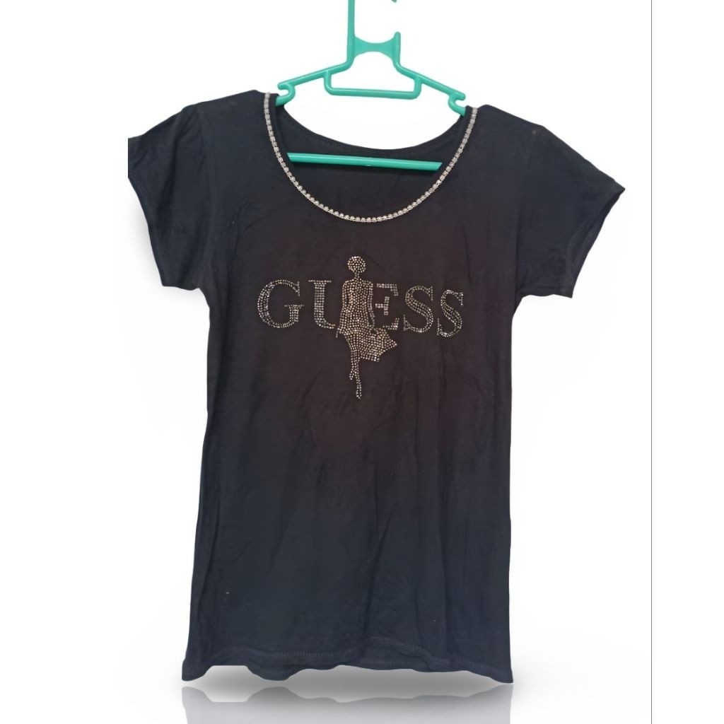 PRELOVED KAOS GUESS CANTIK