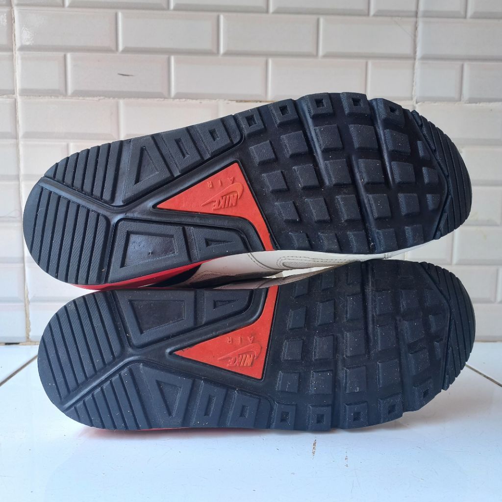 Sepatu second Airmax putih size 42 second original