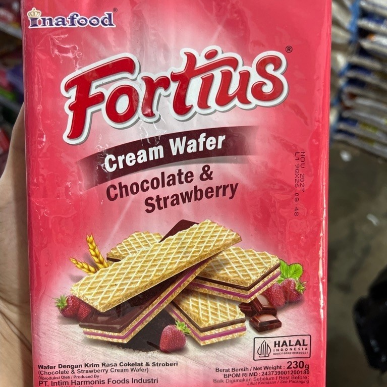 Inafood Fortius Cream Wafer Cokelat Stroberi 230g Halal