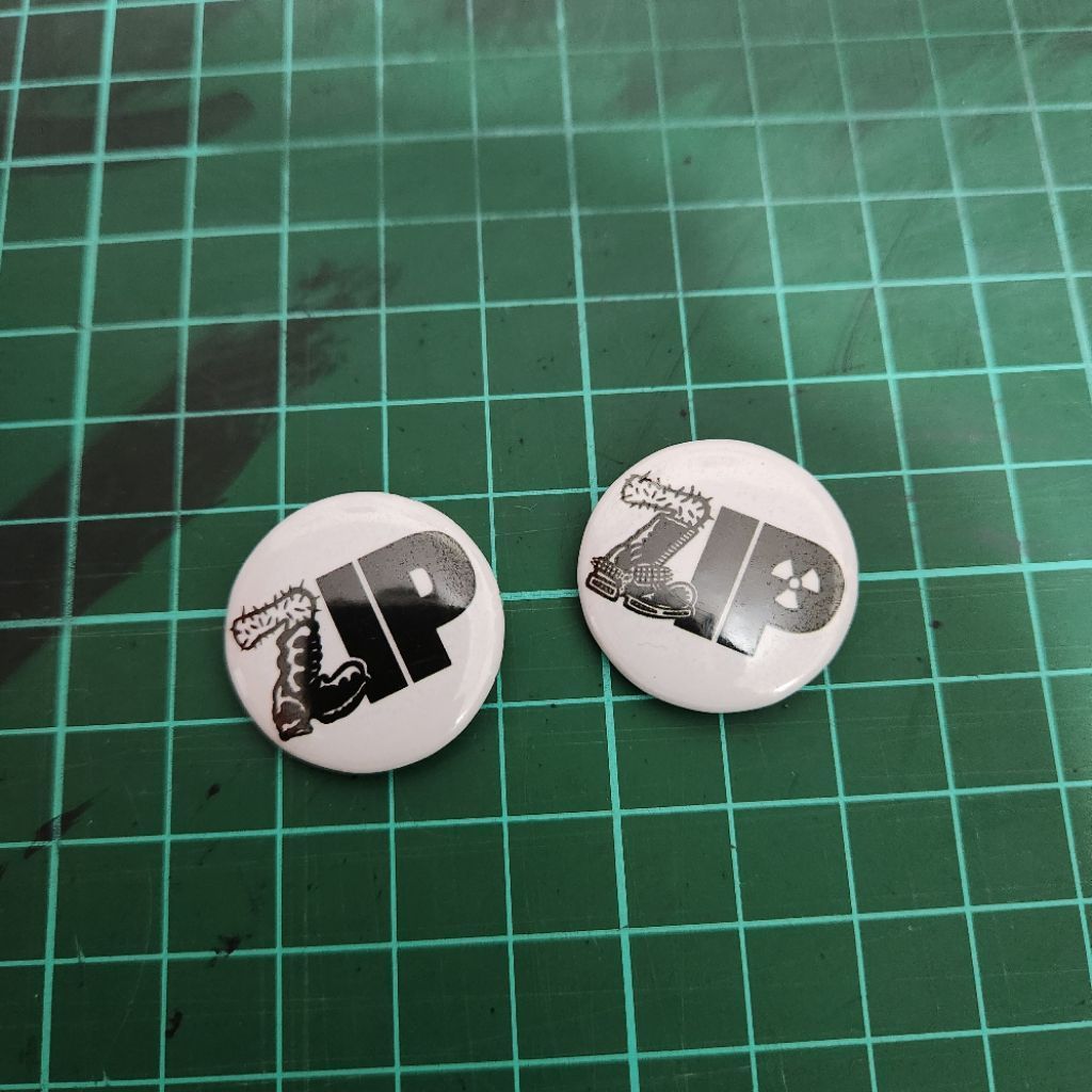 Pin 25mm - Hardcore Punk (ZIP)