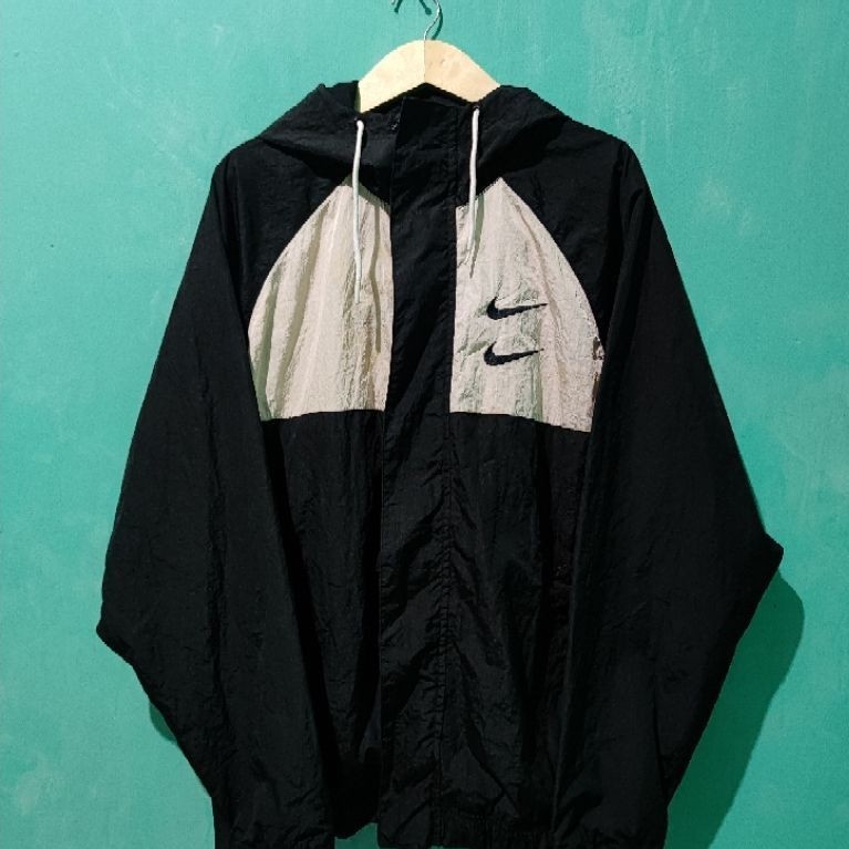 Nike Internasional Swoosh