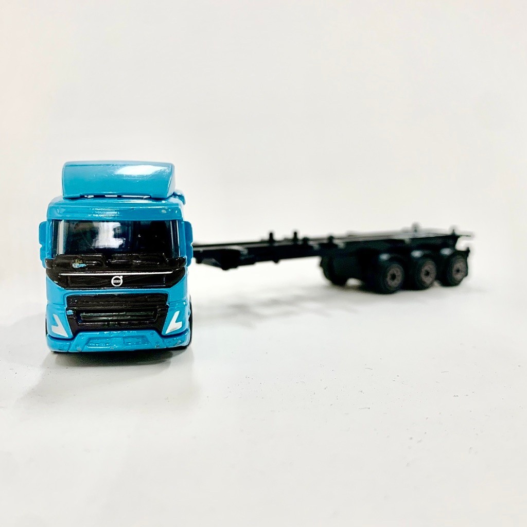 DIECAST MAJORETTE VOLVO FMX TRIALER TRUCK