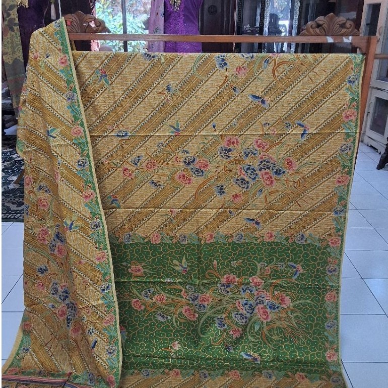Kain Batik Tulis Sutra/Kain Batik Tulis Silk Hokokai/Kain Batik Tulis Sutra Hokokai/Kain Batik Lawas