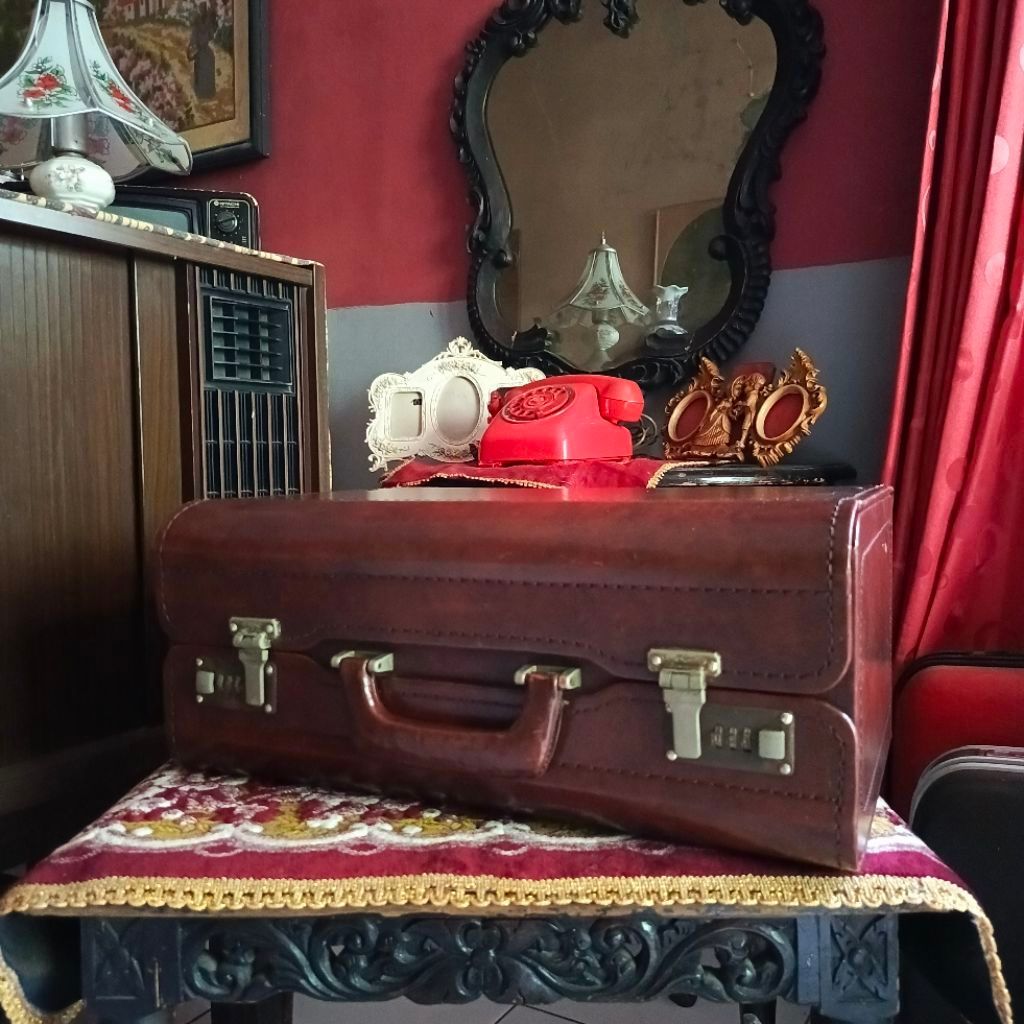 Koper kulit vintage jadul antik lawas kunp