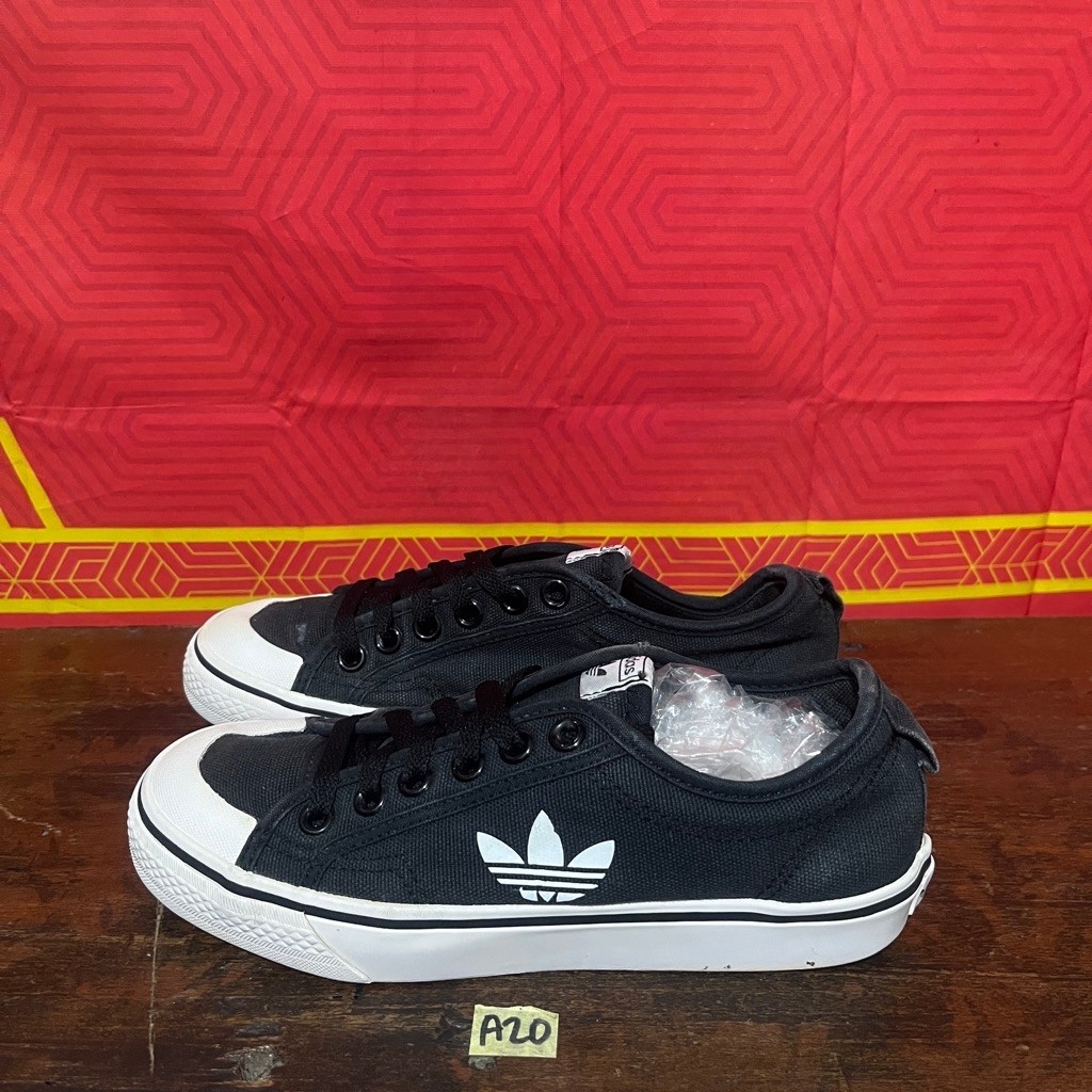 Sepatu anak Adidas Nizza trefoil size 38