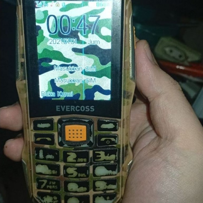 Hp Evercoss SP5 Hp Gunung Outdoor Dengan Fitur Radio Dan Senter