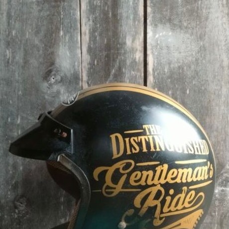 helm bogo coklat