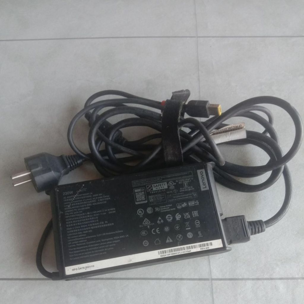 charger ori bekas laptop gaming lenovo legion s7