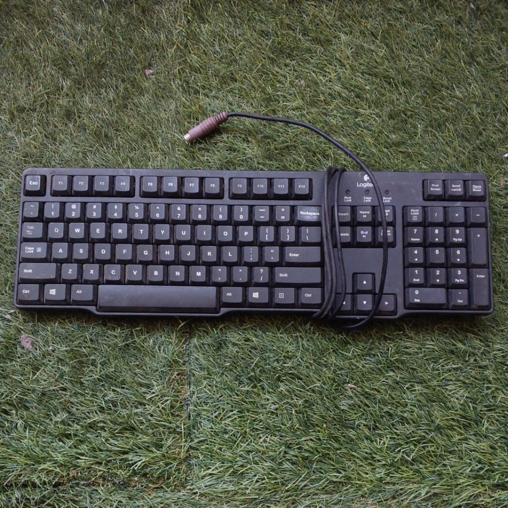 Keyboard Logitech PS2 rusak