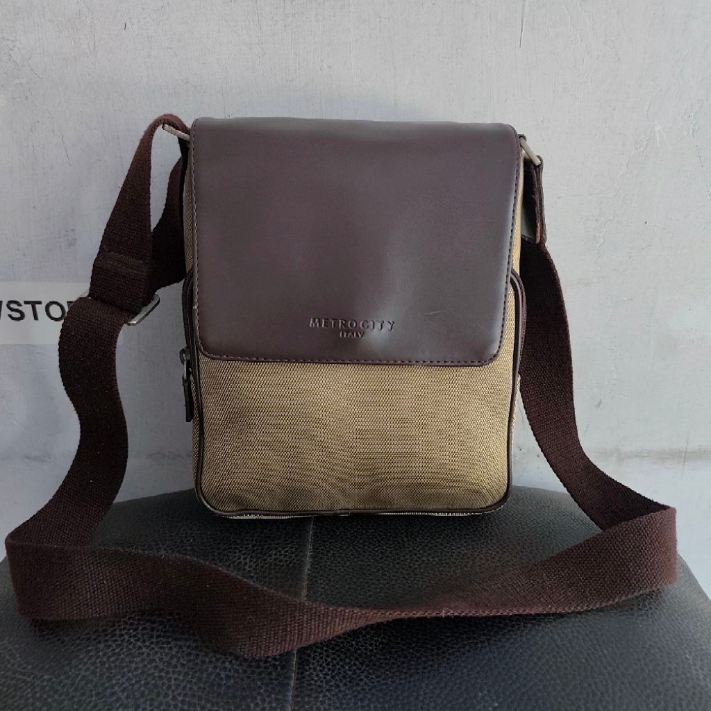 Metro City Sling Bag / tas selempang Metro city