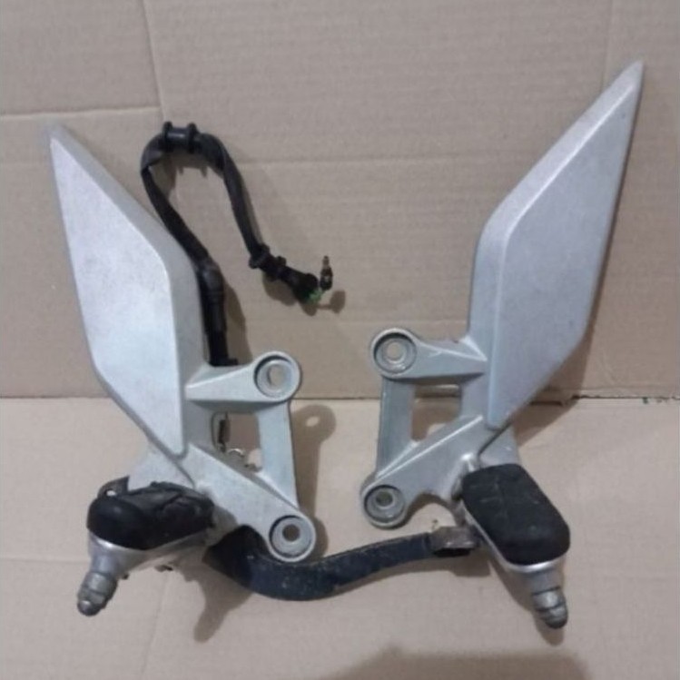 footstep depan cb150R old original copotan