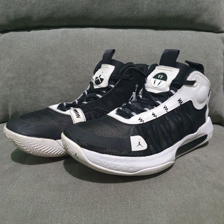 Sepatu Basket Second (Size 44.5)