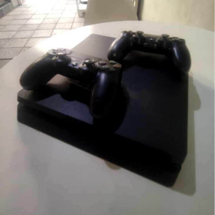 PS 4 Slim 500GB Hen Bekas Lengkap HDMI