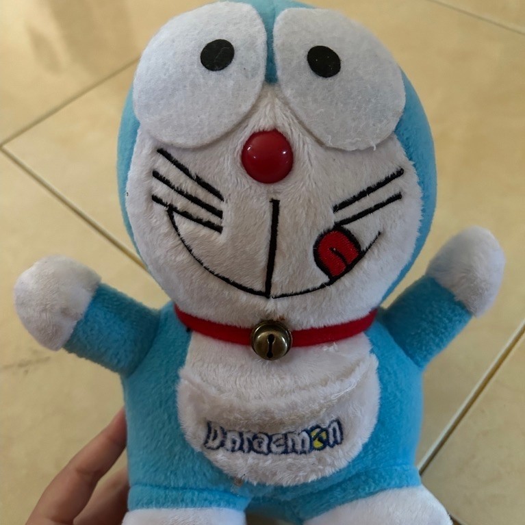 boneka doraemon ukuran kecil