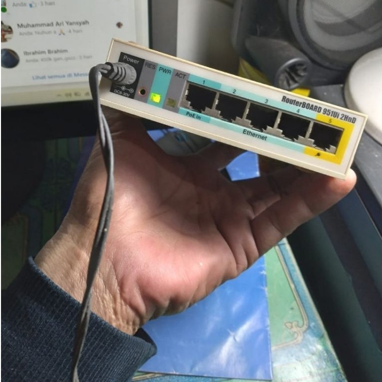 Mikrotik RB951Ui-2HND Bekas Pakai Dengan Adaptor