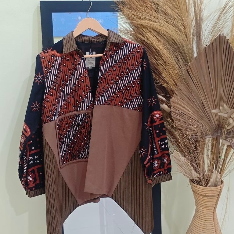 Outer Batik Wanita Modern Cokelat Hitam | Outer Lengan Panjang Motif Etnik