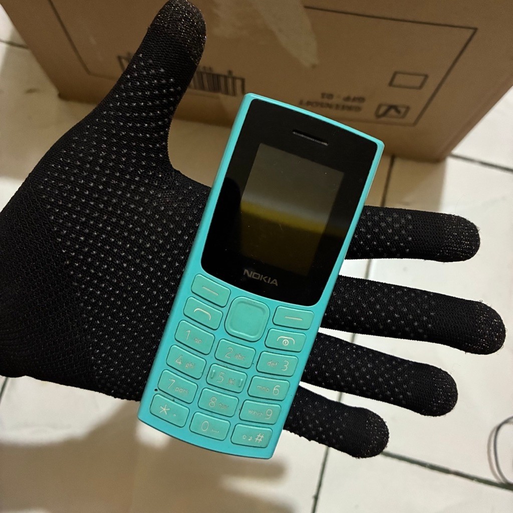 NOKIA 105 original cyan feature phone