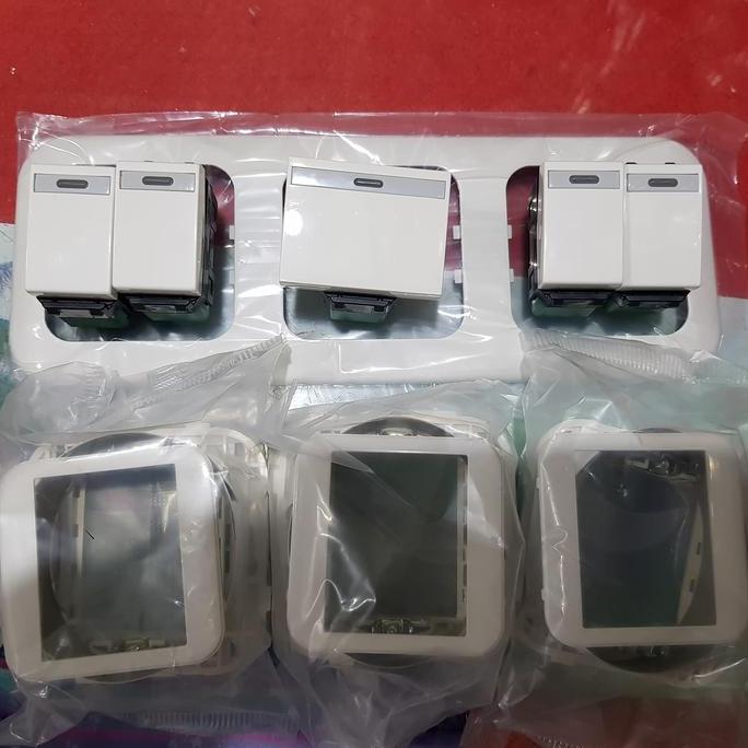 BEBAS ONGKIR - Saklar indikator LAMPU Panasonic 3Gang isi 5mata Saklar Wide Series
