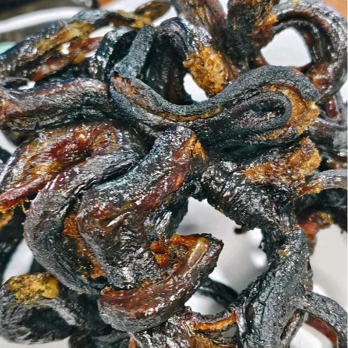 belut jemur kering dan asap bakar