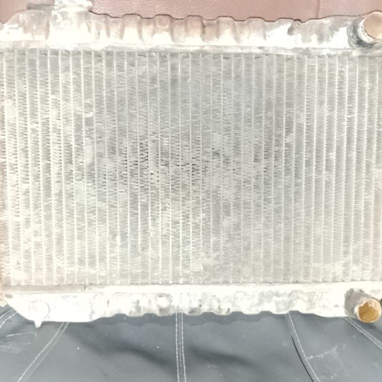 Radiator mobil bekas inti radiator warna perak