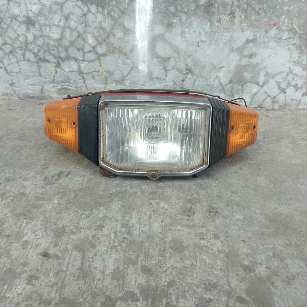 Batok Lampu Depan Set Lampu Sein Speedometer Yamaha V80 Super Deluxe Robot 1982-1988 Original Copota