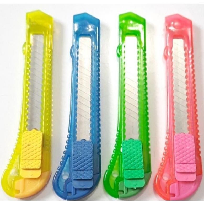 

New Arrival Pisau Cutter Besar Bening Isi 12 Pcs New Arrival