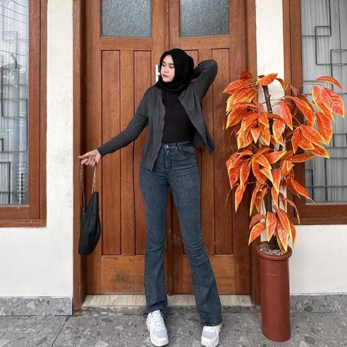 Celana Wanita HW Cutbray Jeans Basic Snow Black BS