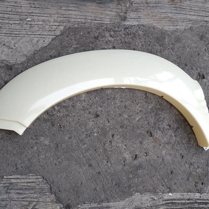 // moulding fender kijang krista depan kiri 2000 //
