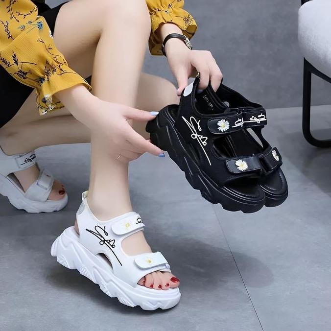 

Sendal Gunung Wanita Sandal Cewek Korea Casual Perempuan Remaja Dewasa Model Terbaru Kekinian Premium GT