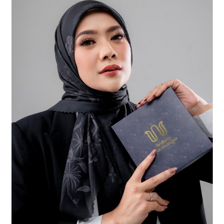 Wulang Narawangsa Hijab Segi Empat Larasmaya Hitam Kerudung Segi Empat Hijab Motif Segi Empat Hijab 