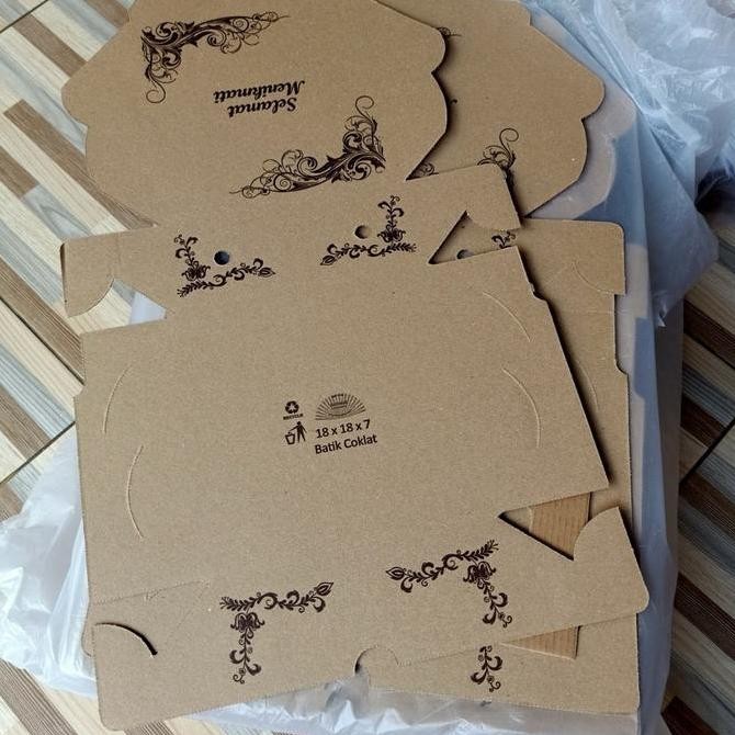 Dus Kraft motif uk 18 x 18 dus coklat kotak nasi ( per pack )