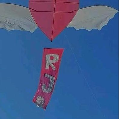 Layangan Love Viral 80Cm Harga Termurah