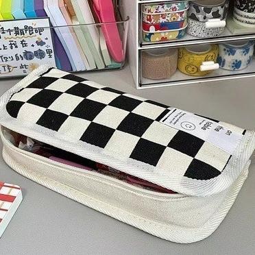 

Bisa Cod Mantap - Tempat Alat Tulis Jepang Berkapasitas Besar / Kotak Pensil Kotak-Kotak Hitam Putih Berkapasitas Besar / Kotak Pensil / Tempat Pensil Ala Ol-133