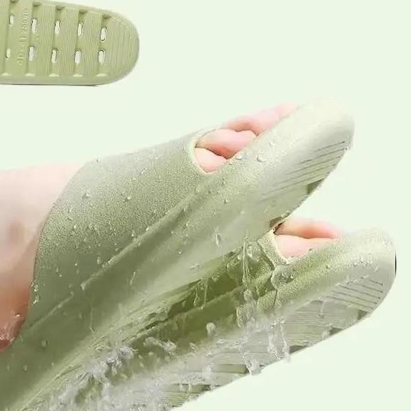 

Sandal Kamar Mandi Sendal Slip On Anti Licin Pria Wanita Karet Putih Hitam Sol Anti Slip Cepat Kering Elastis Nyaman SS