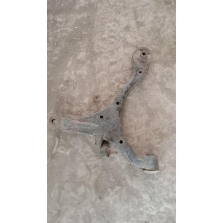 sayap arm depan kiri honda crv gen2