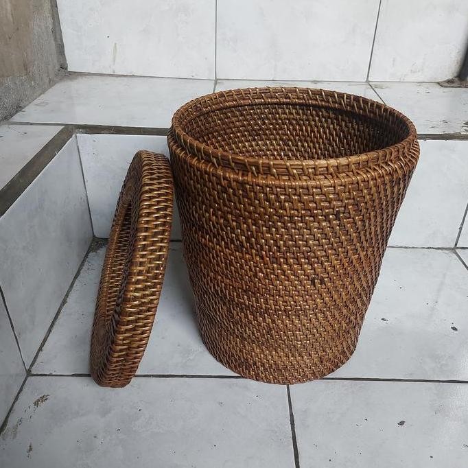 TEMPAT SAMPAH TUTUP LUBANG+ALUMUNIUM/ANTIK BROWN/ANYAMAN ROTAN LOMBOK