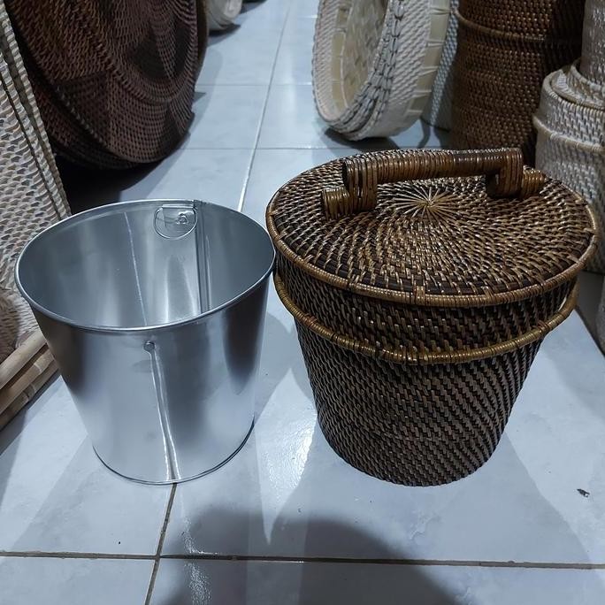 TEMPAT SAMPAH TUTUP+ALUMUNIUM/ANTIK BROWN/ROTAN ATE/ANYAMAN LOMBOK