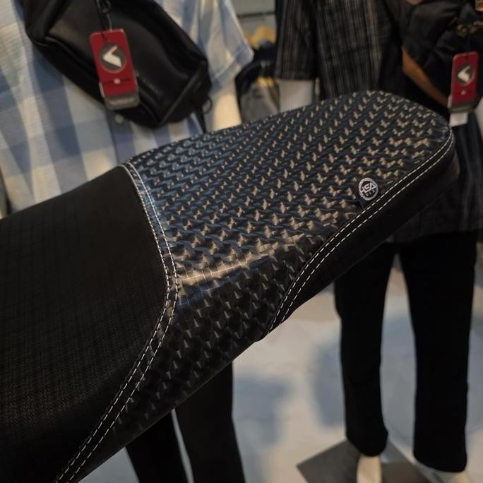 DB110 >> Variasi kulit sarung jok motor bahan premium karbon kombinasi catur 4d sudah jahit siap pas