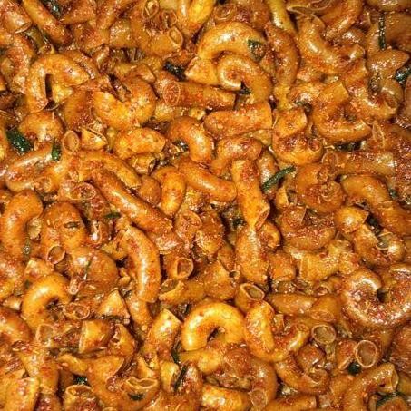 

New MAKARONI CIKRUH 1 KG LEZAT & GURIH Food Snack Cemilan Crispy Kering Camilan Snack Cemilan Jajanan Keripik Makanan