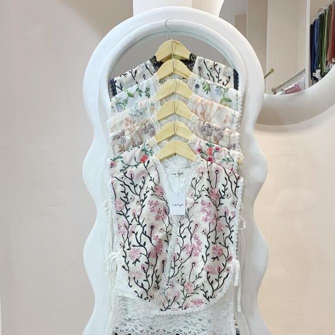 Yarra Vest Brukat Series Brukat Modern PUNK