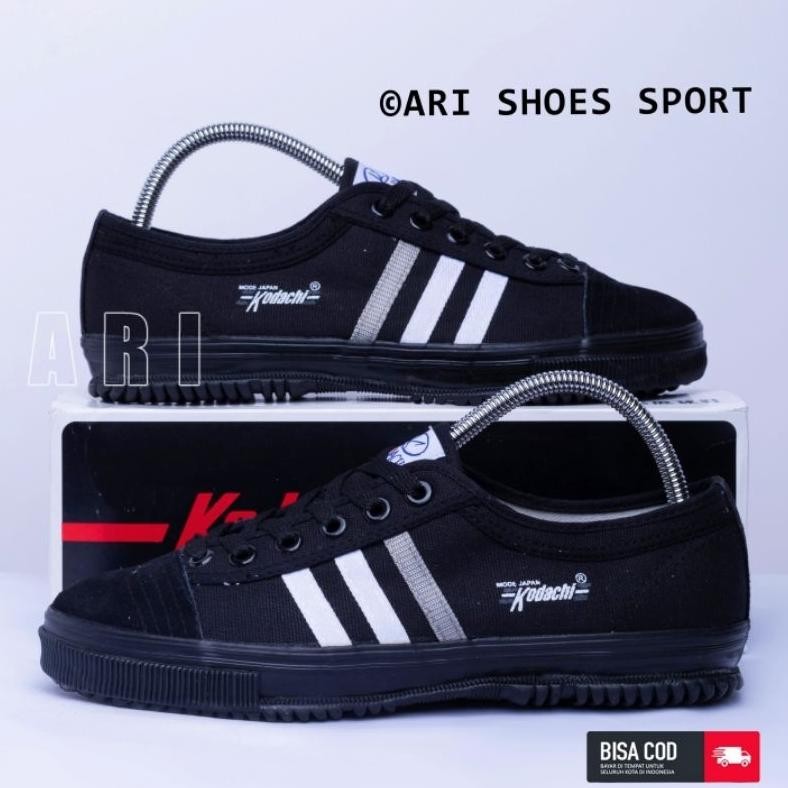 SEPATU CAPUNG SEPATU BADMINTON SEPATU TAKRAW SEPATU KODACHI SEPATU TERMURAH