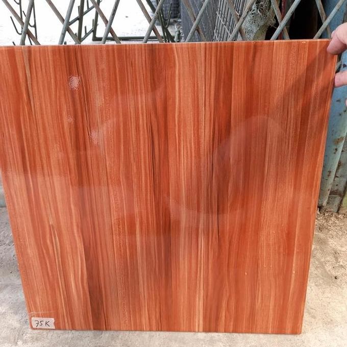 KERAMIK LANTAI 50X50 GLOSSY HALUS COKELAT MOTIF URAT KAYU PEGASUS KW 1