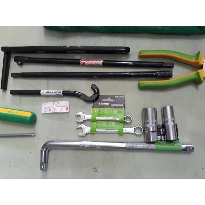 TOOL KIT KIJANG INNOVA / KUNCI BAN SEREP KIJANG INNOVA