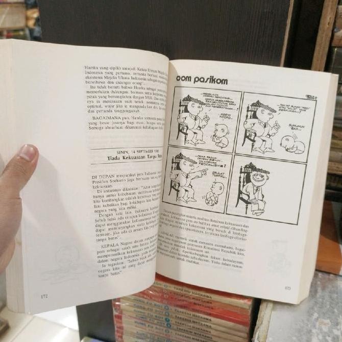 Membuka Cakrawala 25 Tahun indonesia dan dunia dalam tajuk kompas Original