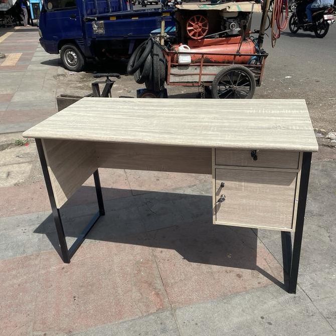 Meja tulis olimpic kaki besi