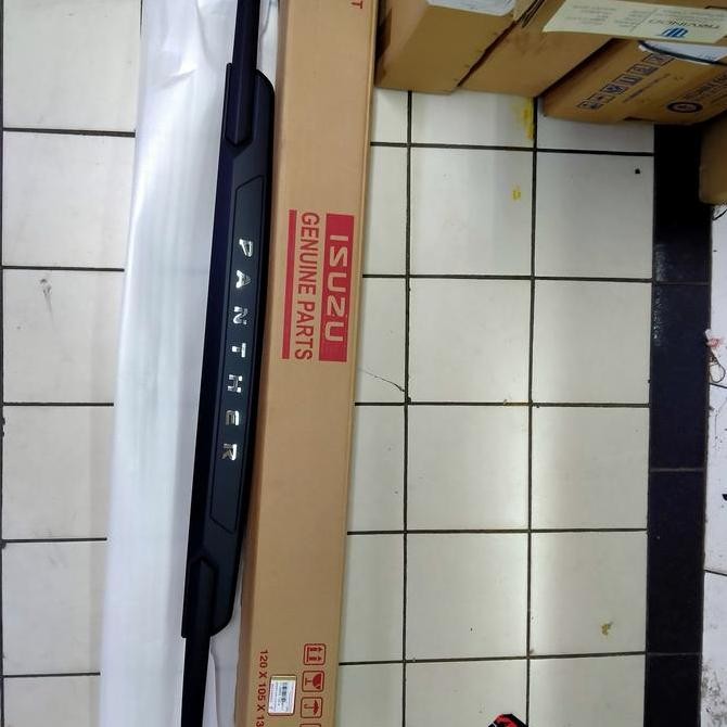 garnis linsence plat nomor belakang Isuzu panther original