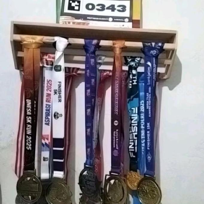 Rak Gantungan Medali Piala /Rak Piala/ Gantungan Dinding Kayu mahoni Serbaguna